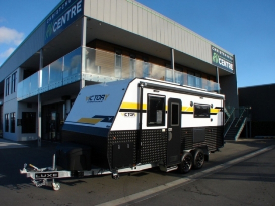 NEW - Victory - Luxe - 18'6ft - Cafe Seat - Walk Around Bed