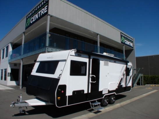 NEW - Southern Star - Alpine - 744 SE - Walk Around Bed